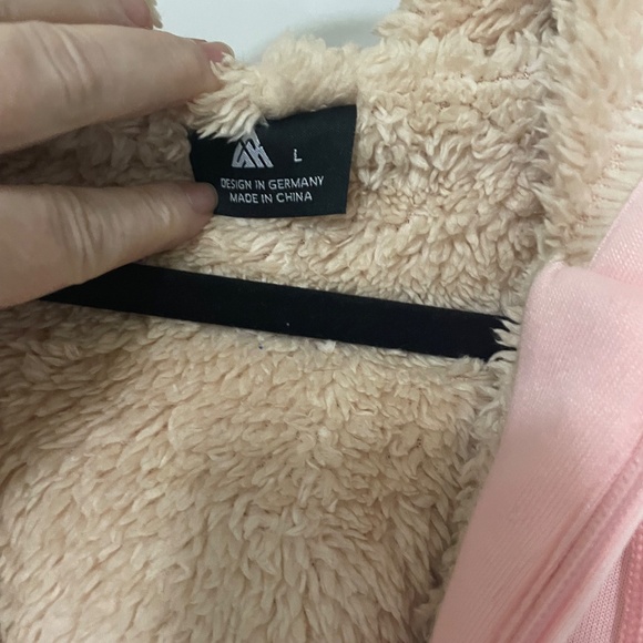 EUC Super cute pink hoodie, full zip very furry soft inside women’s large - Picture 5 of 5